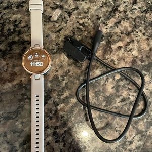 Garmin Lily Sport 40mm smartwatch- Light sand/rose gold